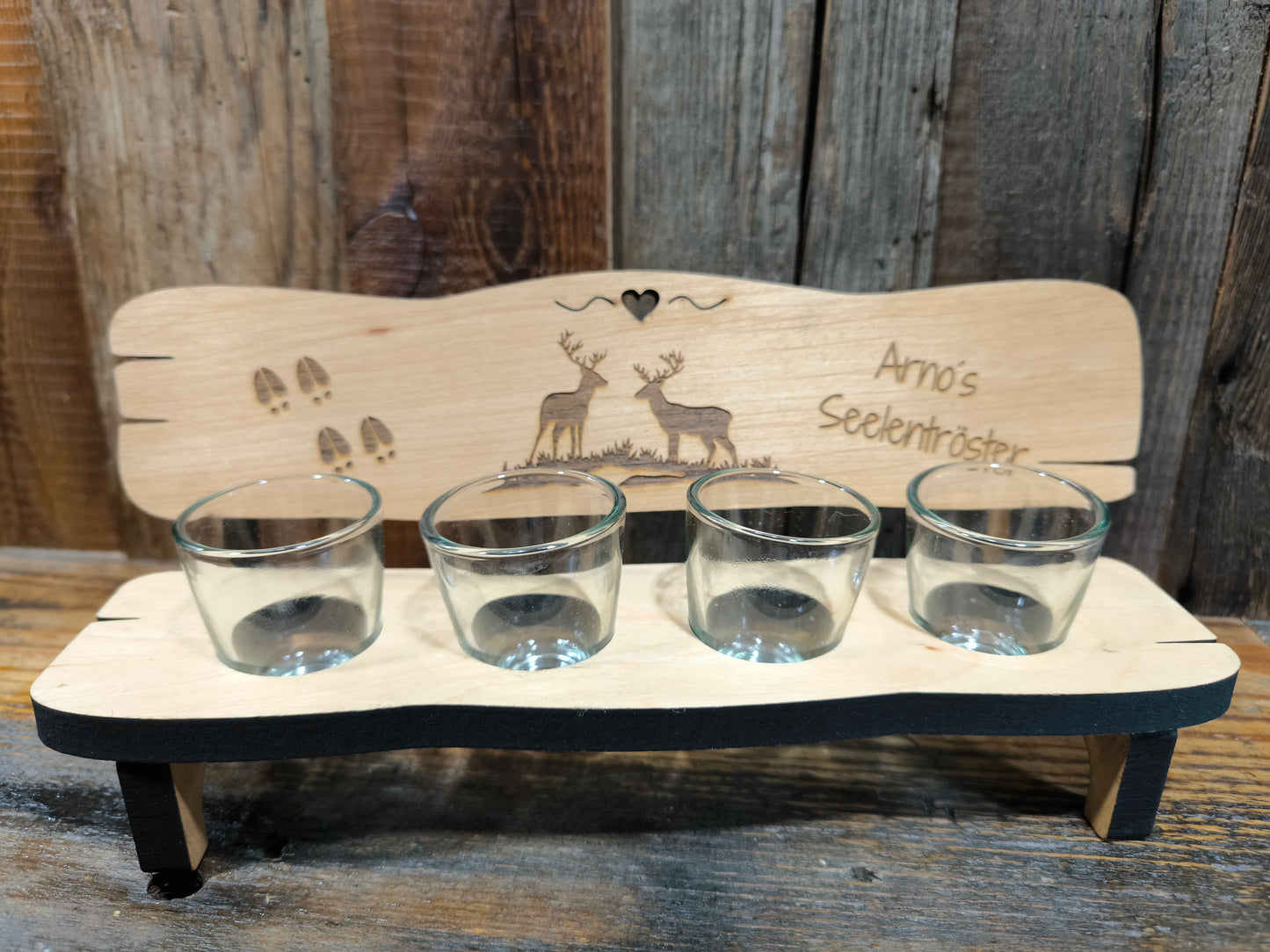 Schnapsbank mit Gläser