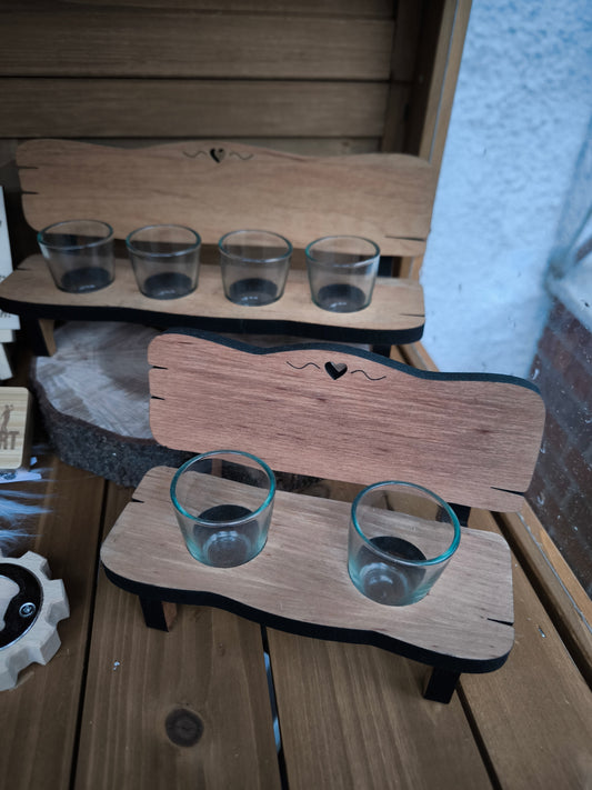 Schnapsbank mit Gläser