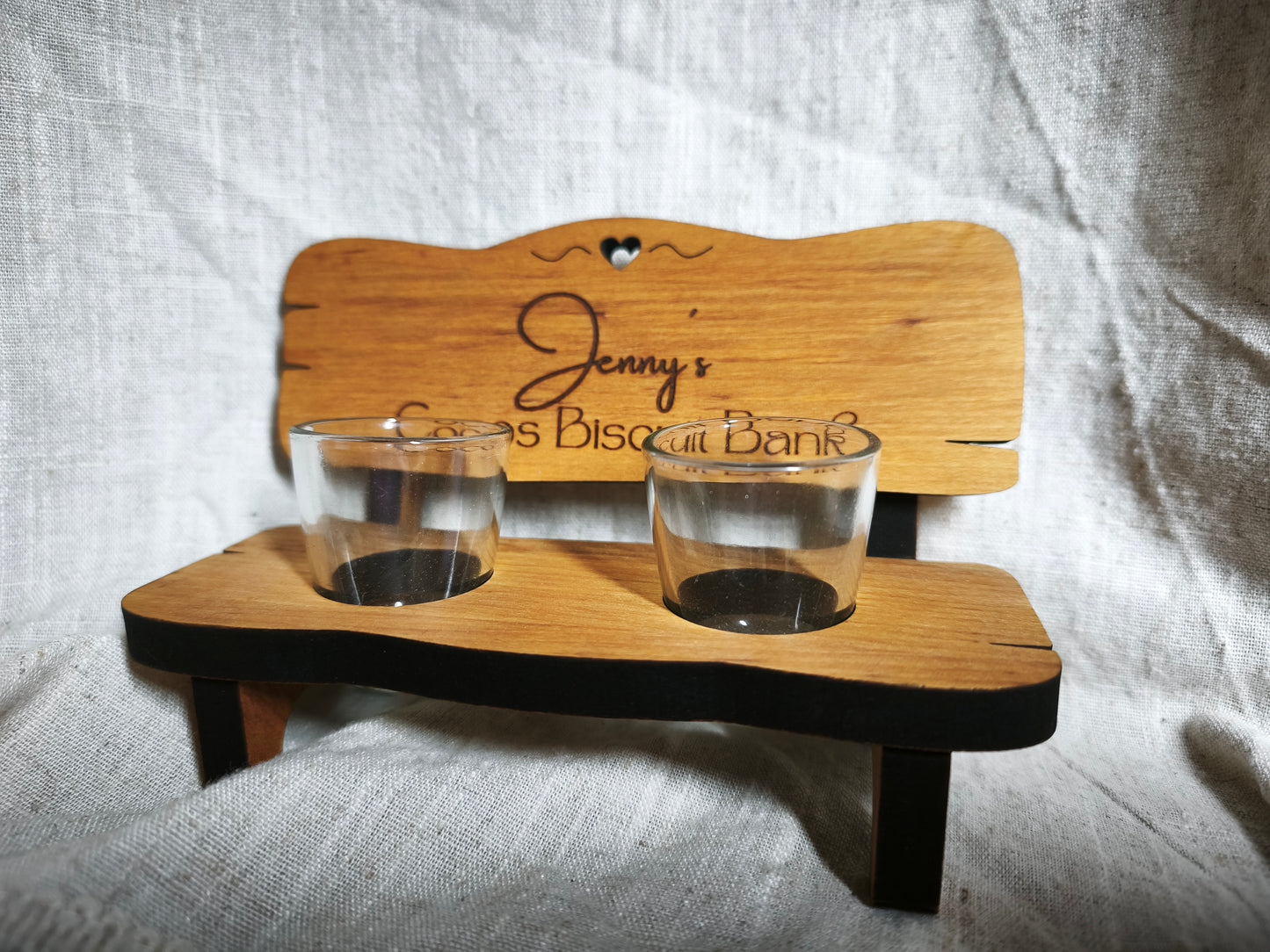 Schnapsbank mit Gläser